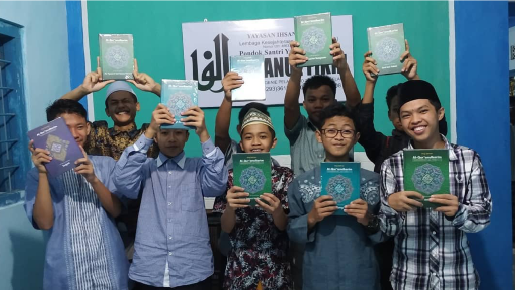 Santri LKSA Meneri Wakaf Qur'an