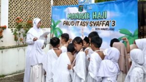 Siswa PAUD IT Asy Syaffa 3 Magelang mengikuti kegiatan manasik haji cilik.