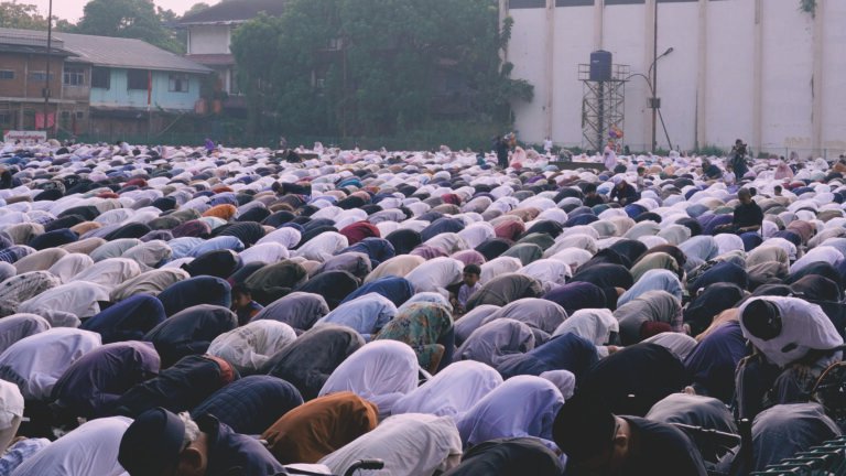 Larangan mendekati tempat shalat id ketika mampu tapi tidak berqurban