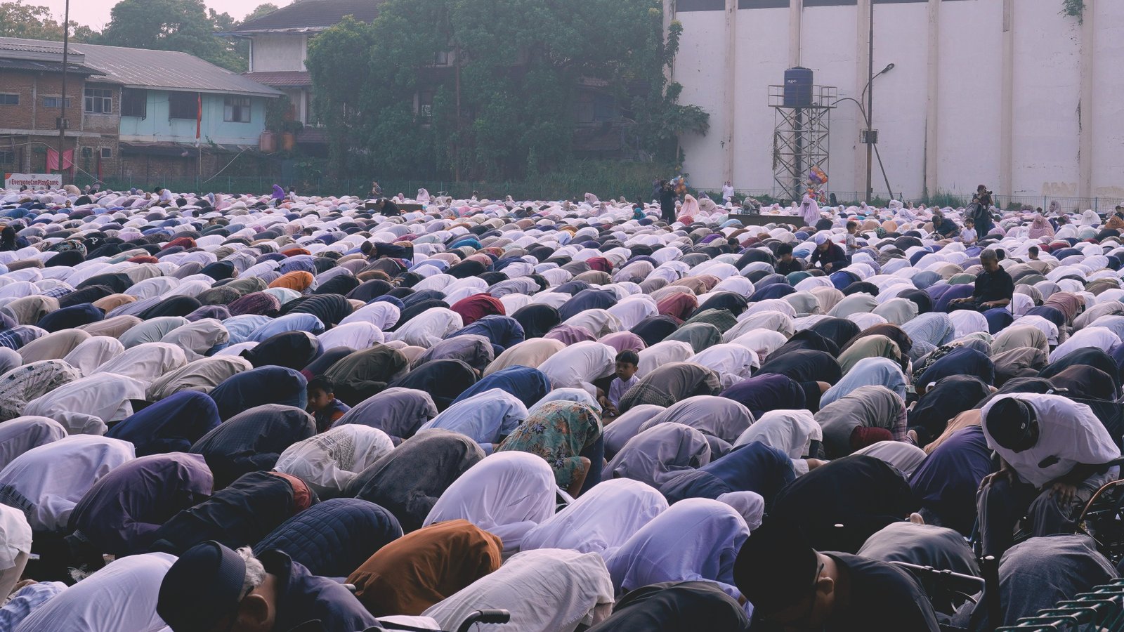 Larangan mendekati tempat shalat id ketika mampu tapi tidak berqurban