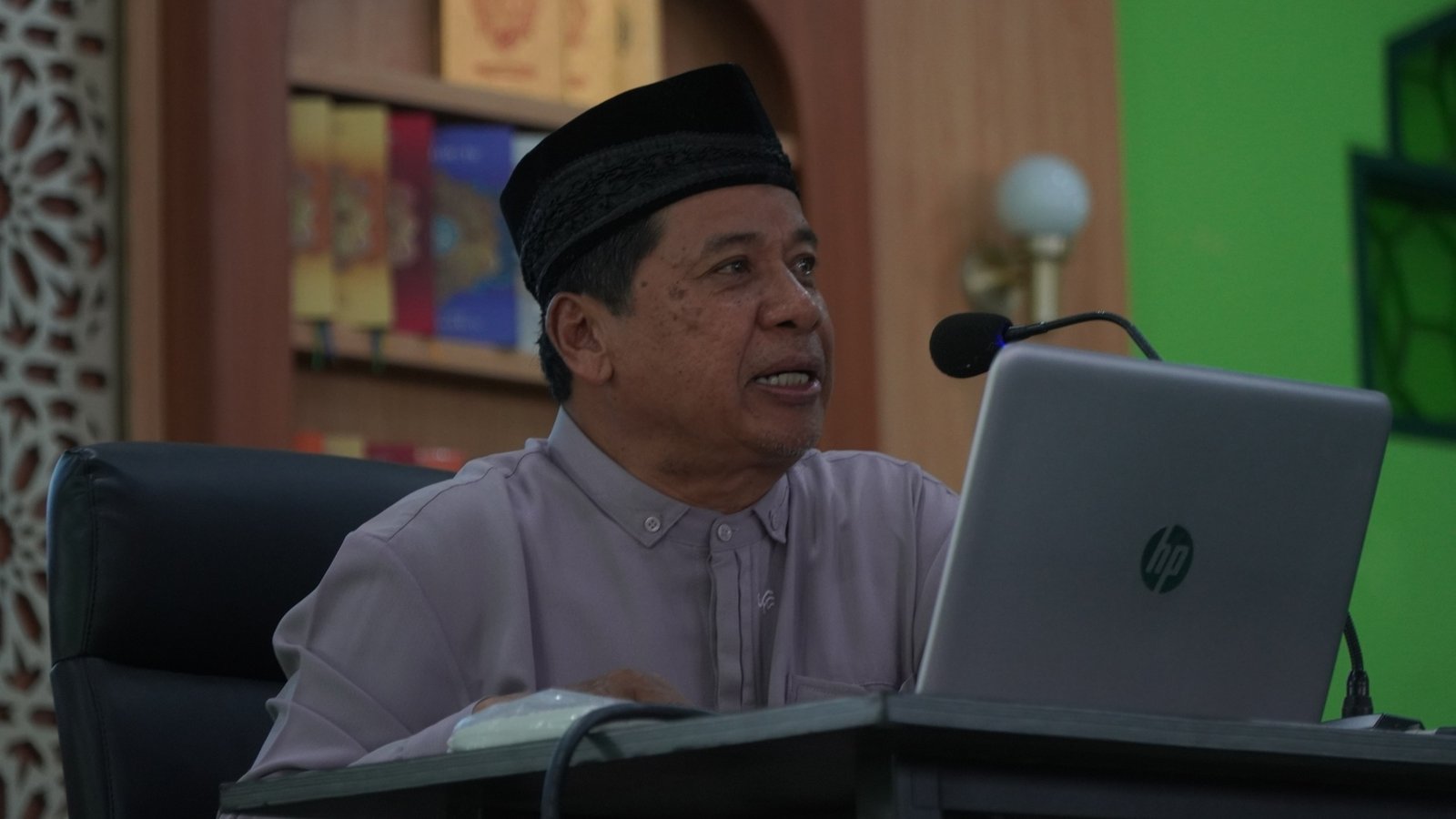 Ustadz Edi Purlani menyampaikan materi makna hijrah bagi pendidik pada kajian KARTUNIS Yayasan Ihsanul Fikri Magelang