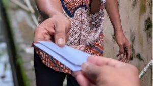 Manfaat berbagi, menyehatkan mental