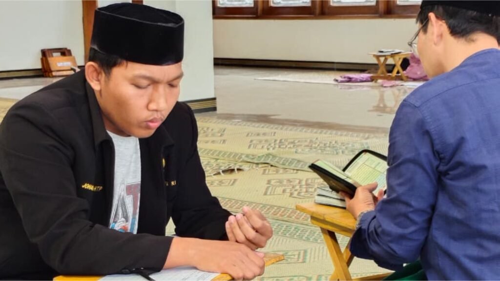 ustadz dan ustadzah (guru) SD IT TQ Ihsanul Fikri juga mempunyai kesadaran meningkatkan hafalan qur'an
