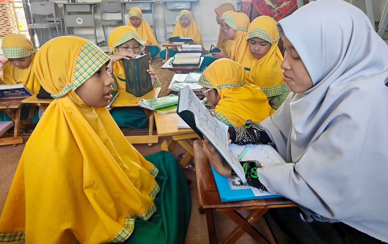 Murid sekolah dasar tahfidz quran terbaik di magelang saat mengikuti Imtihan Tahfidz